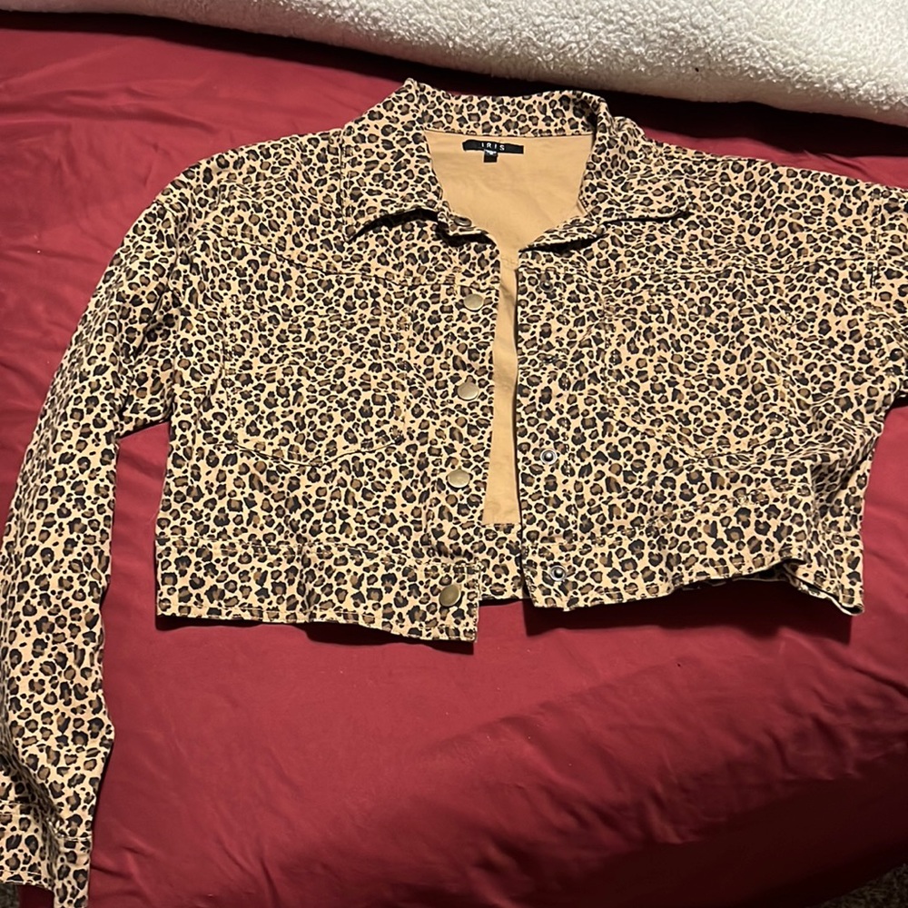 Super cute cheetah crop stylish jacket